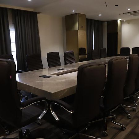 The Royal Class Hotel قاليور المظهر الخارجي الصورة