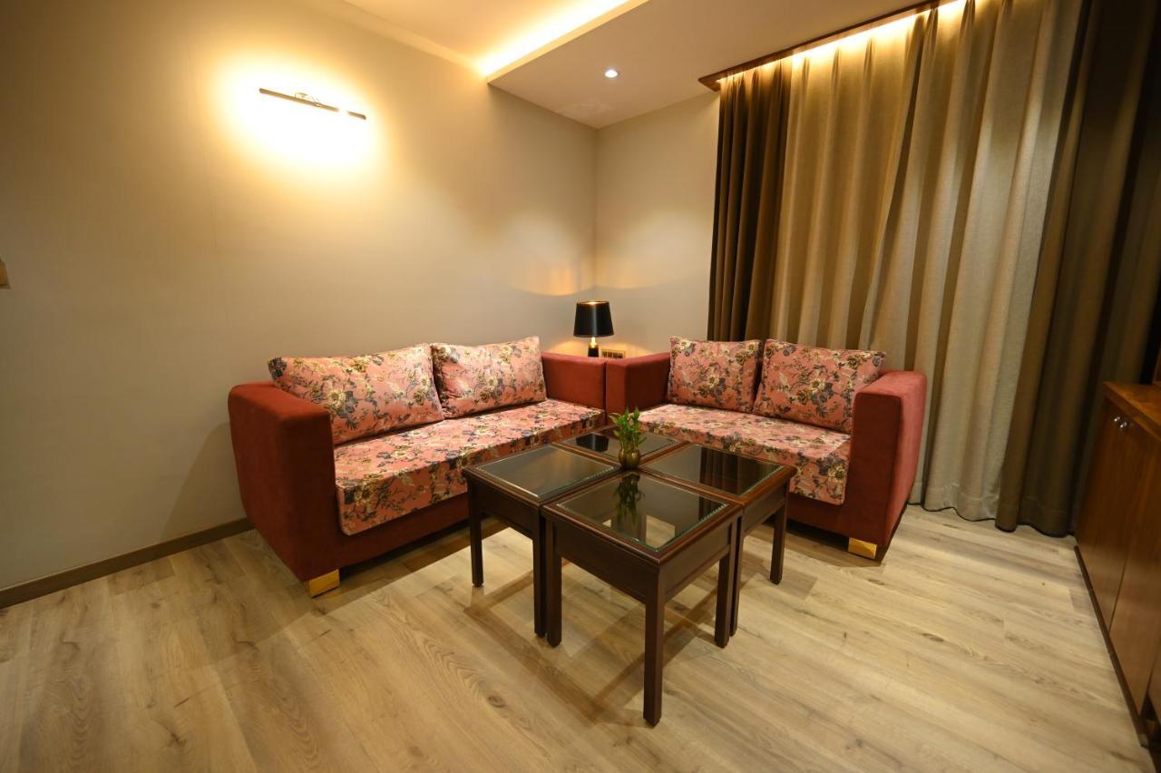 The Royal Class Hotel قاليور المظهر الخارجي الصورة