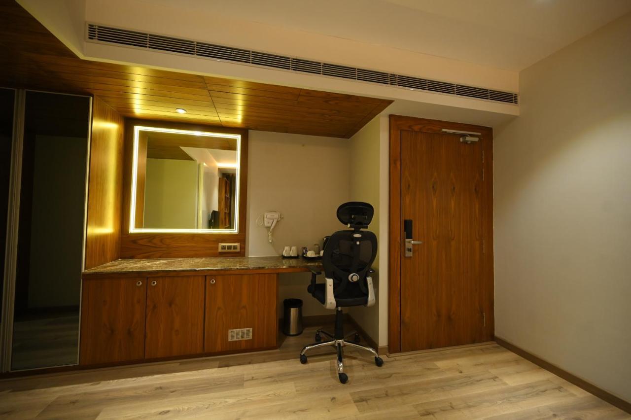 The Royal Class Hotel قاليور المظهر الخارجي الصورة