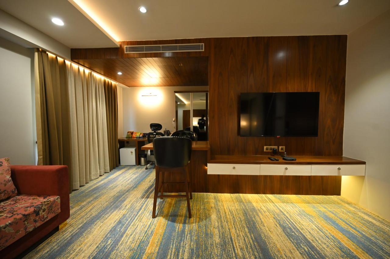 The Royal Class Hotel قاليور المظهر الخارجي الصورة
