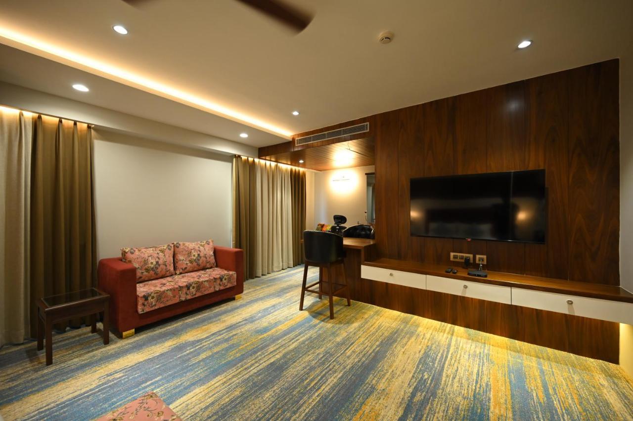 The Royal Class Hotel قاليور المظهر الخارجي الصورة