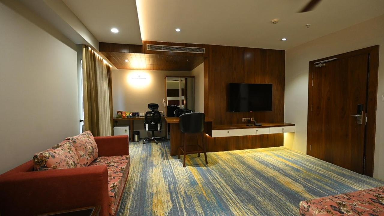 The Royal Class Hotel قاليور المظهر الخارجي الصورة